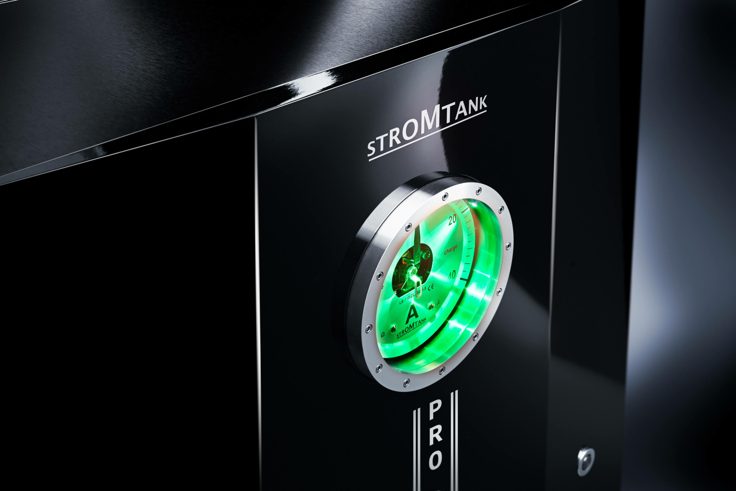 Nguồn cấp điện STROMTANK S 4000 Pro Power